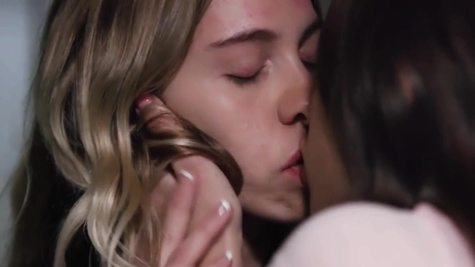 Lesbian teenies Khloe Kapri and Gia Derza enjoy sex