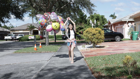 Jessica Jewels in 99 Head Balloons